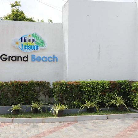 Grand Beach Wadduwa Exterior photo