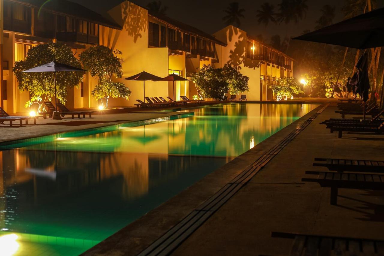 Grand Beach Wadduwa Exterior photo